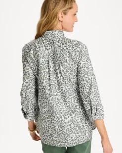 No Iron™ Stretch Fauna Shirt