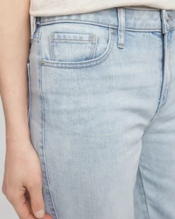 Relaxed Tapered Cropped Jeans